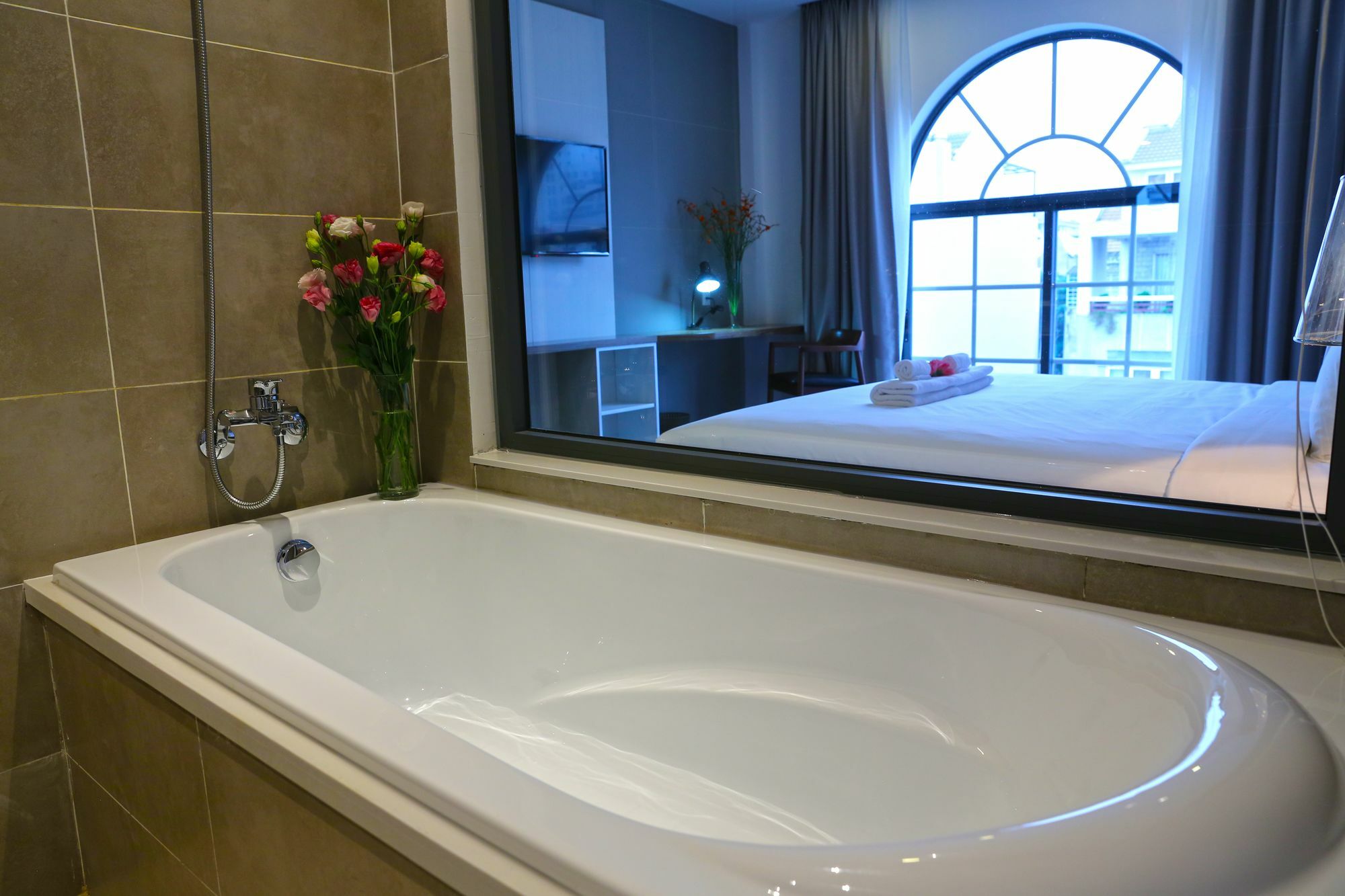 Bizu Royal Hotel Ho Chi Minh City Bagian luar foto